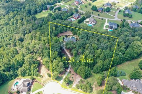 4688 Manor Dr, Gainesville, GA 30506-7520