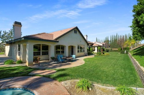 7470 Chateau Rdg Ln, Riverside CA  92506-7542 exterior