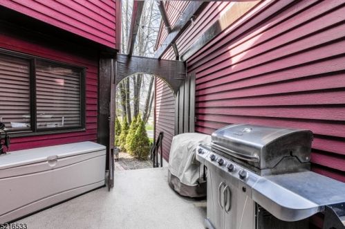 7 Trafalgar Ct, Hackettstown NJ  07840-4208 exterior