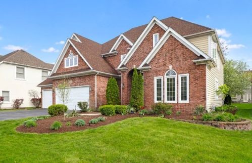2411 Shaker Ct, Naperville, IL 60564-8449
