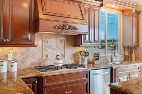 2021 Pleasant Heights Dr, Vista CA  92084-2844 exterior