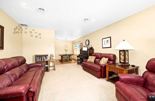 49 Waterview Dr, Duluth, MN 55810-2400