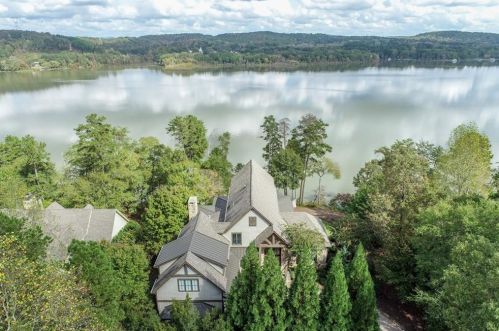 43 Edgewater Trl, Toccoa, GA 30577-2569