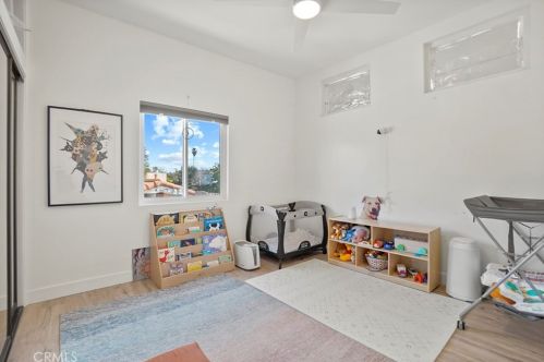 15751 Morrison St, Van Nuys CA  91436-1543 exterior