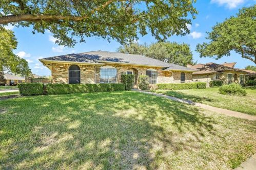 1915 Westminster Dr, Carrollton TX  75007-2411 exterior