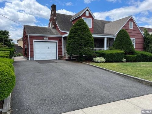 132 Bell Ave, Hasbrouck Heights, NJ 07604-1420