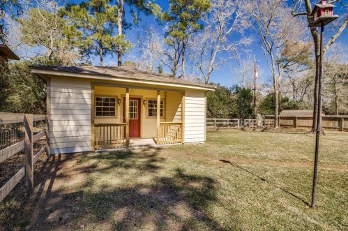 2433 Coachlight Ln, Conroe TX  exterior