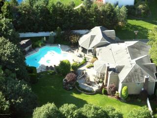 17 Chardonnay Dr, Holmdel Village, NJ 07733-2821