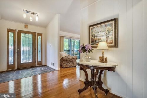 2026 Peppermint Ct, Herndon, VA 20191-1324