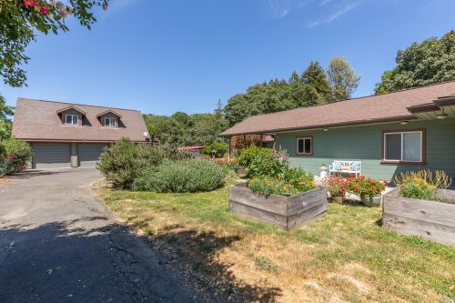 6680 Baker Ln, Sebastopol, CA 95472-5102
