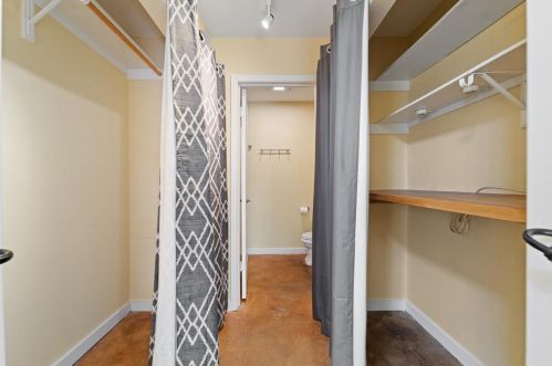 7302 Cave Holw, Austin TX  78750-8243 exterior
