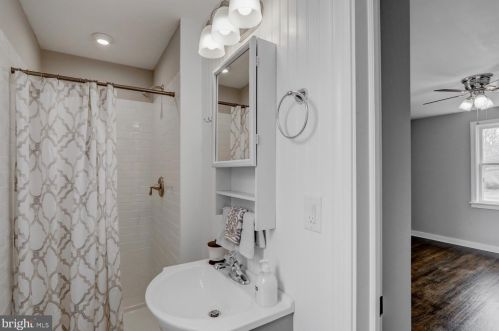 210 Rosedale Ave, Lancaster PA  17603-5708 exterior