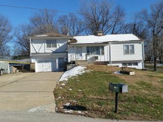 2011 Redwood Dr, Independence, MO 64058-1589