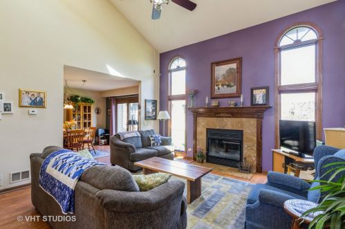 1409 Picadilly Cir, Mount Prospect, IL 60056-1076