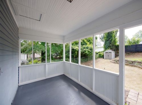 944 Burns Dr, Atlanta GA  30310-4632 exterior