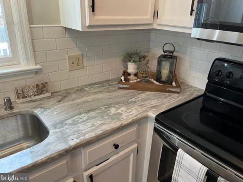 833 Marjory Ter, Lancaster PA  17603-5866 exterior