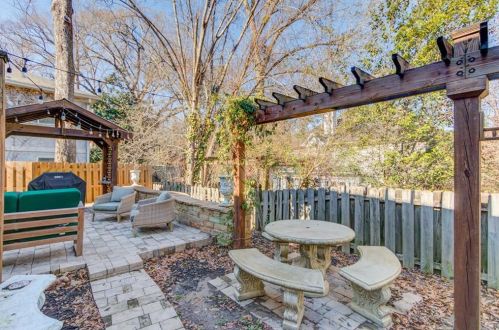 2721 Log Cabin Dr, Atlanta GA  30339-1546 exterior