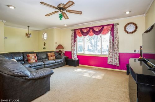 6950 Edgebrook Ln, Hanover Park, IL 60133-3745