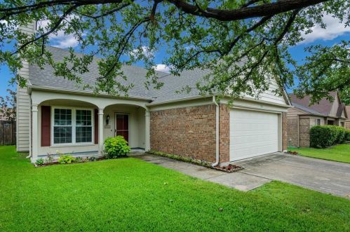 3824 Huckleberry Dr, Fort Worth, TX 76137-1012