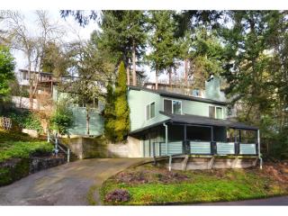 1662 Fircrest Dr, Eugene, OR 97403-2137
