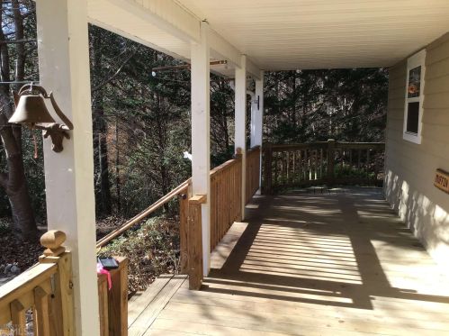 293 Nichols Branch Ln, Clayton, GA 30525-2507
