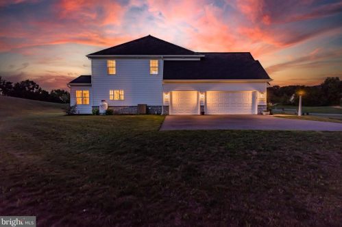 4 Peyton Dr, Carlisle PA  17015-8548 exterior