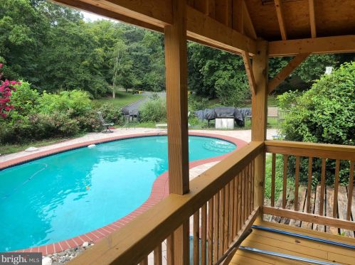 2890 Spg Lk Dr, Davidsonville MD 21035-1230 exterior