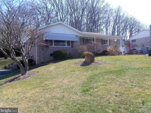 45 Woodside Dr, York, PA 17402-5058