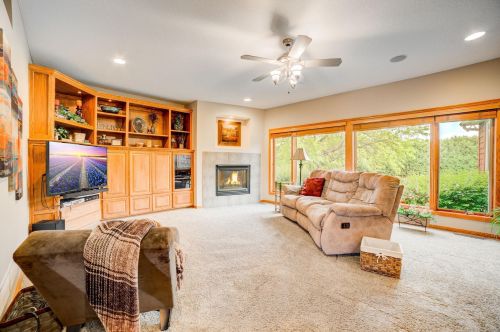 1636 Isabella Pkwy, Chaska, MN 55318-3214