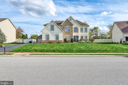 1476 Farm Cross Way, York, PA 17408-8511