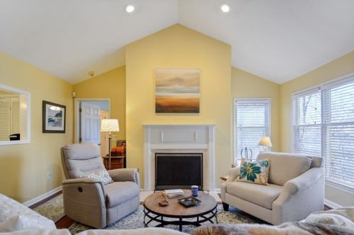 1011 Camden Ct, Atlanta GA  30327-4276 exterior