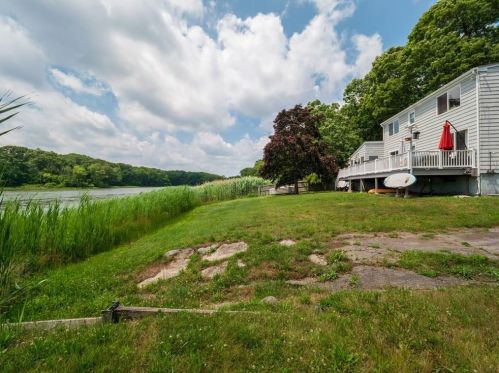229 Reynolds Ave, Warwick, RI 02889-8735