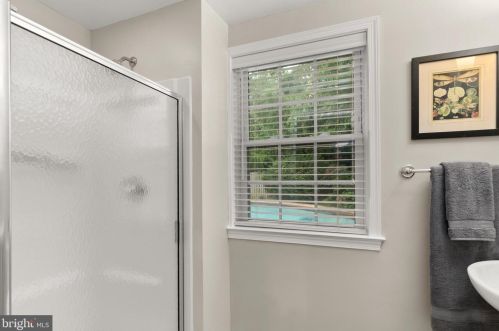 1423 Crestridge Dr, Silver Spring MD 20910-1535 exterior