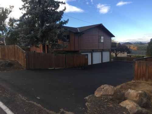 912 Pecks Canyon Rd, Yakima, WA 98908-2137