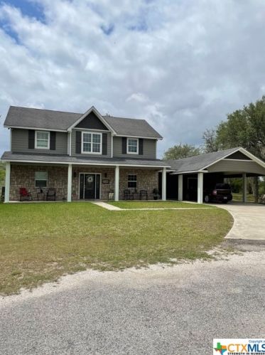1 Love Dr, Goliad, TX 77963-3379