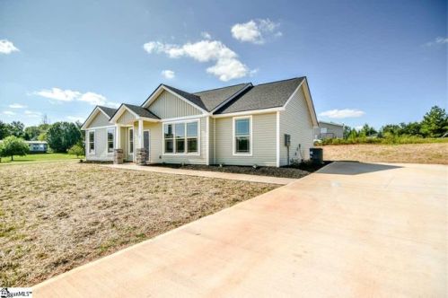 101 Maxine Ln, Simpsonville, SC 29680-7247