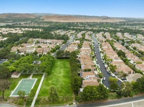 8 Hollinwood, Irvine, CA 92618-4069