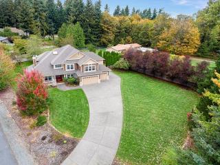 21516 14th St, Redmond, WA 98074-6764