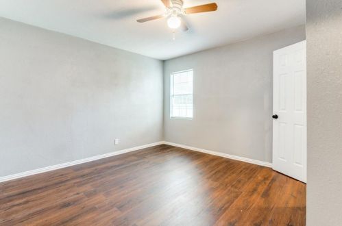 2504 Donalee St, Fort Worth TX  76105-4911 exterior