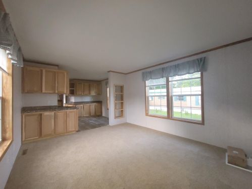 28 Emperor Dr, Concord, NH 03303-4123
