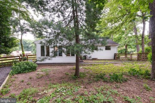 5623 Queensberry Ave, Springfield VA  22151-2711 exterior