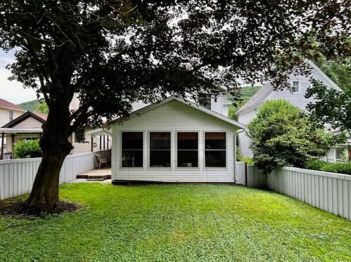 625 Elk St, Franklin, PA 16323-1153