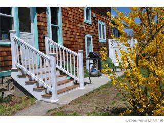 223 2nd Ave, Milford, CT 06460-5236