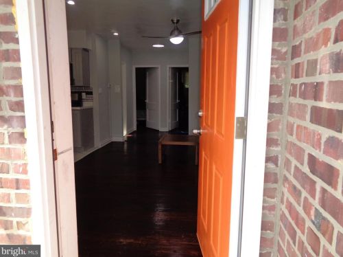 6306 10th St, Philadelphia PA 19133-1511 exterior