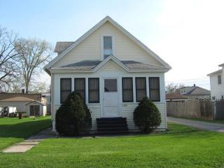 1330 Ridgewood Ave, Joliet IL  60432-2679 exterior