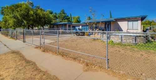 806 5th St, Beaumont, CA 92223-2302