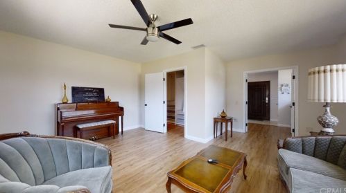9525 Maple St, Bellflower, CA 90706-5711