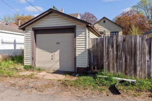 986 4th St, Saint Paul MN  55106-5209 exterior