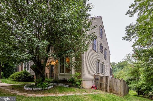 6449 English Ivy Ct, Springfield VA  22152-2834 exterior