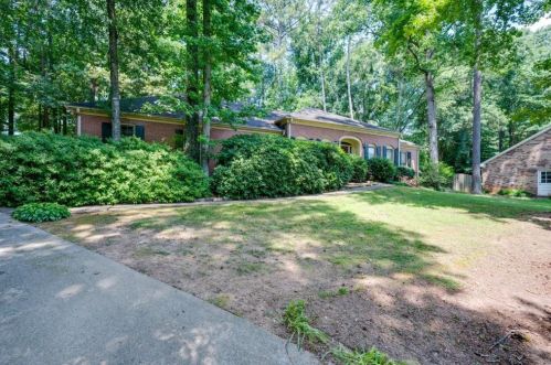851 Mitsy Ridge Dr, Marietta, GA 30068-2354